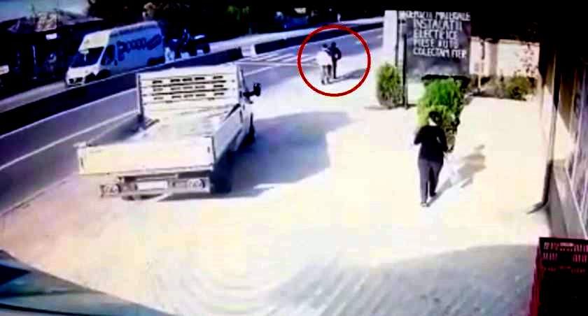 VIDEO Accident înfiorător surprins de camerele de supraveghere, în Tărtășești