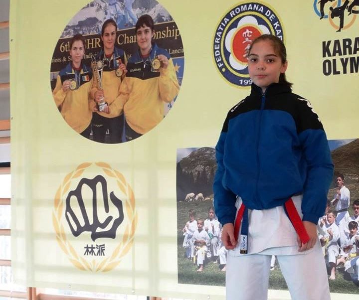 Karateka Ștefania Huiu, de două ori pe podium la Cupa Asociației Județene Dâmbovița