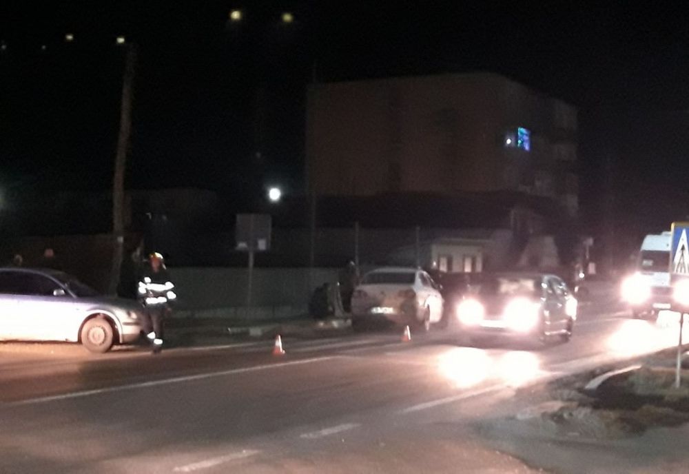 Carambol cu trei mașini la Găești. Un tânăr a fost transportat de urgență la spital