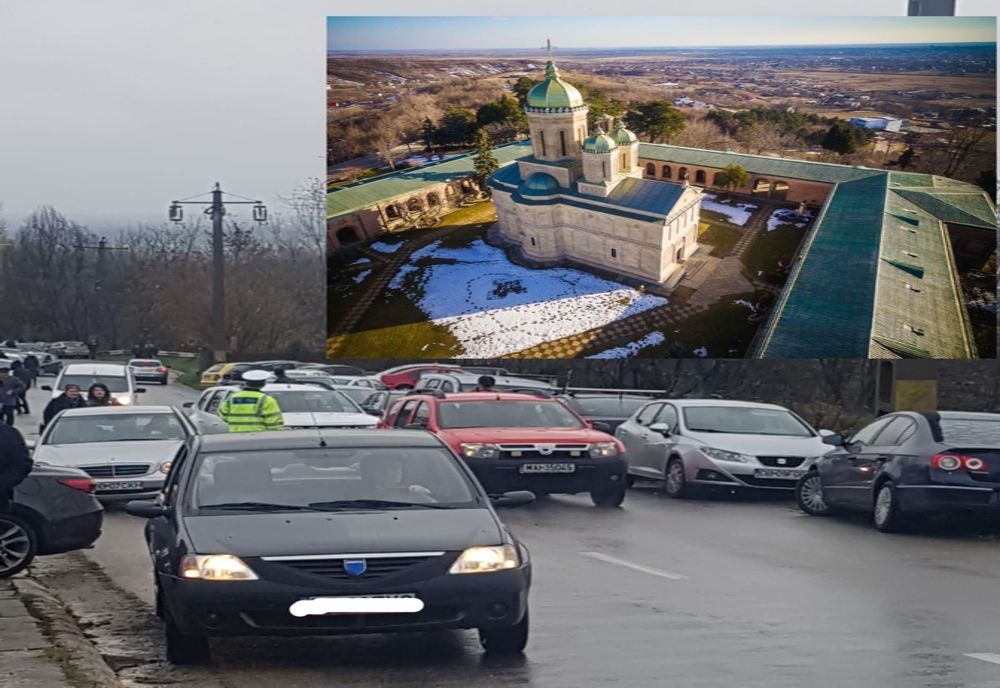 Foto| Aglomerație de nedescris, pe singurul drum de acces către locul paradei de Ziua Națională, din Dâmbovița