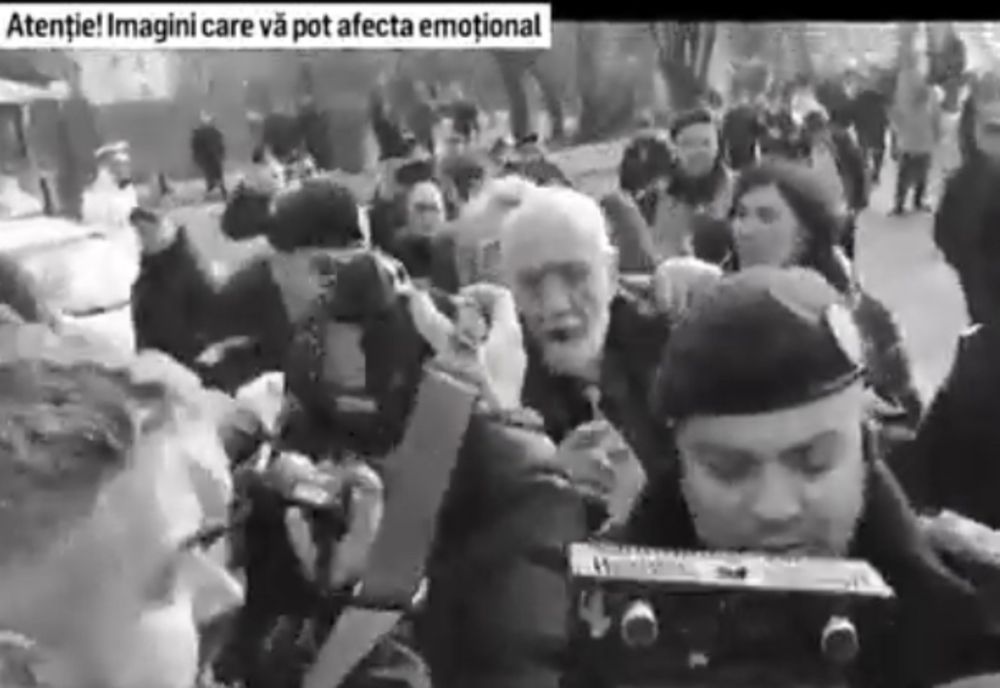 Video-FOTO| Violențe în Piața Universității. Gelu Voican Voiculescu atacat de manifestanți