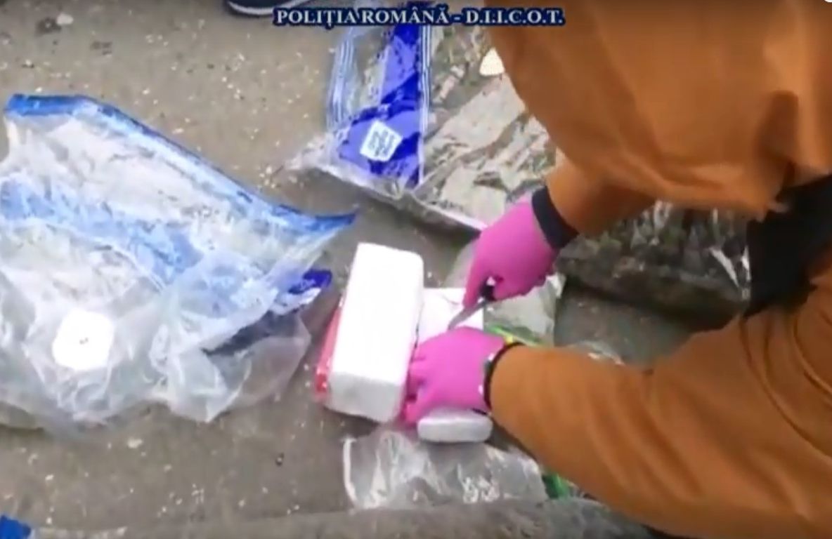 Foto| Impresionant! Trei tone de droguri confiscate de polițiști, în 11 luni, în 2019, în România