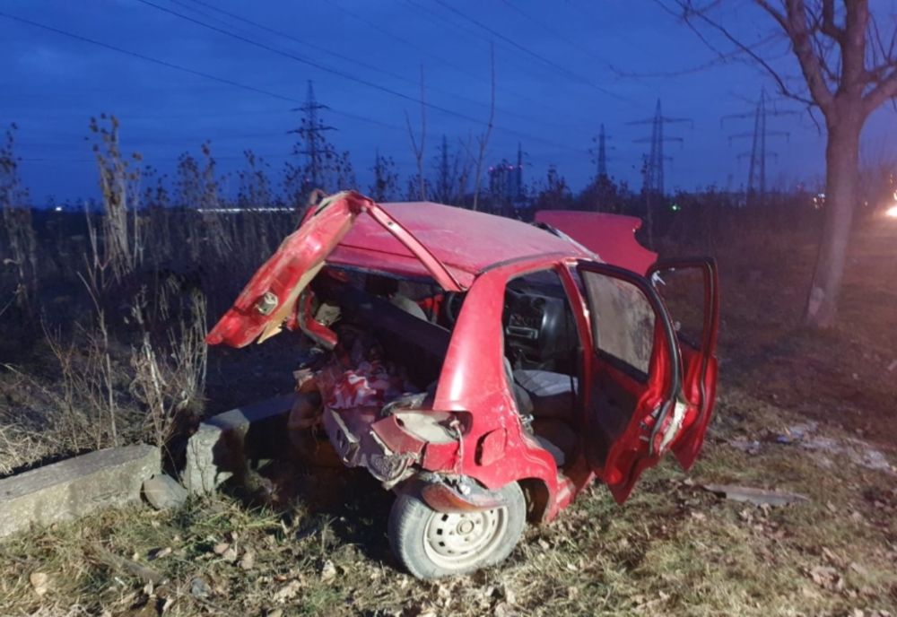 Impact devastator. Un Matiz a ajuns un morman de fiare, iar o persoană a fost rănită, în urma unui accident, la Târgoviște