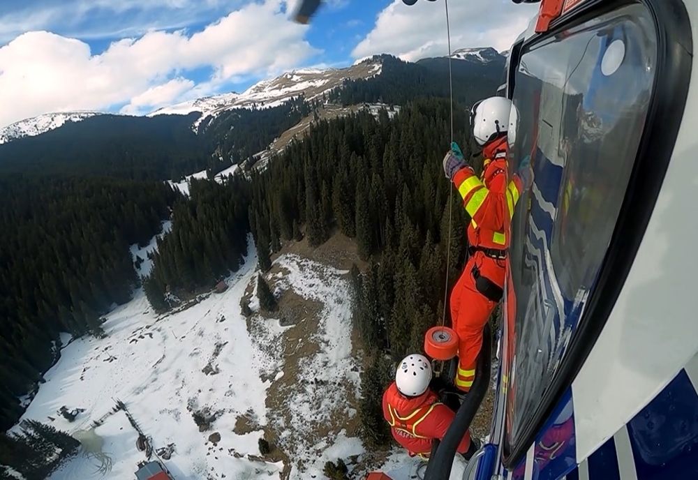 Foto| Salvatorii montani au încheiat examenele de atestare sau reatestare, ce au avut loc în Bucegi, la Padina, în județul Dâmbovița