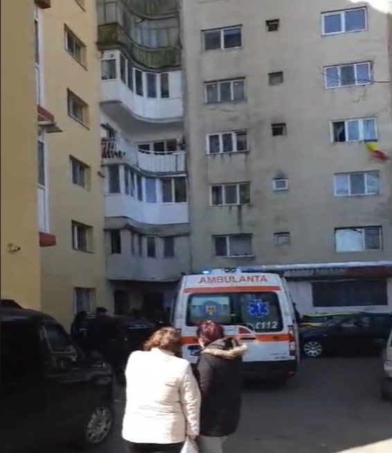 Update| Tragedie la Târgoviște. O femeie a decedat, după ce a căzut de la etajul trei al unui bloc din oraș