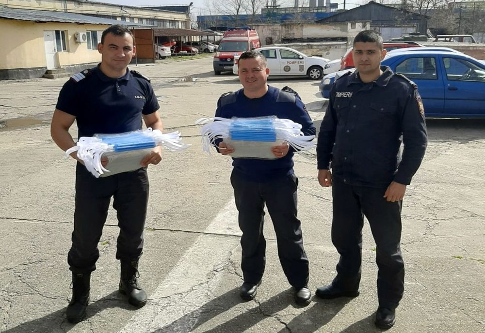 Un târgoviștean donează viziere, realizate personal, pentru "cei din linia întâi", a luptei contra coronavirusului