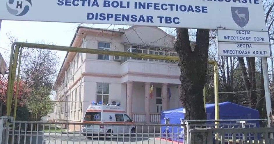 Corturi de triaj epidemiologic amplasate în vecinătatea unităților medicale din Dâmbovița
