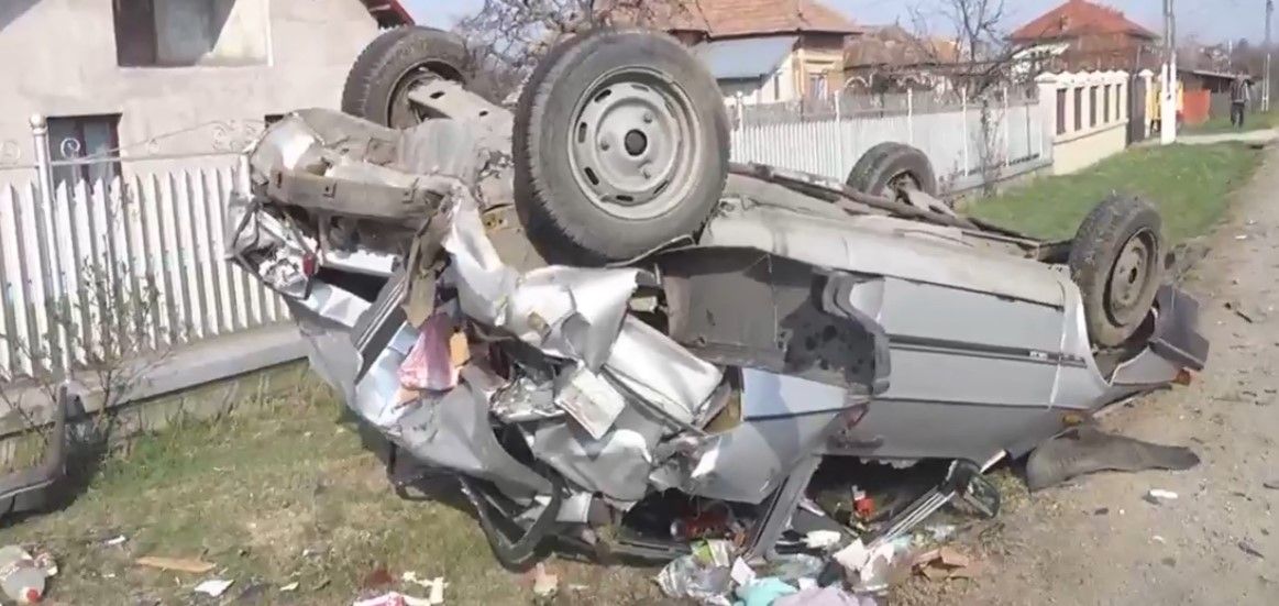 Impact devastator pe DN 72  A. Două persoane au fost transportate de urgență la spital