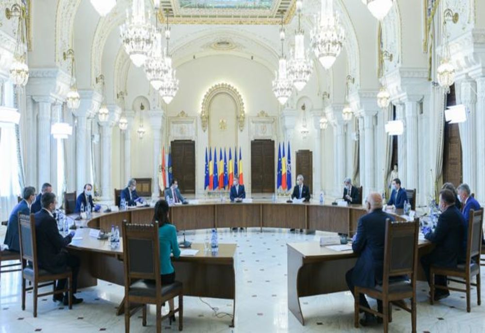 Klaus Iohannis: "Le spun clar celor trecuți de 65 de ani, stați liniștiți, nu vine nimeni să vă ia în carantină"