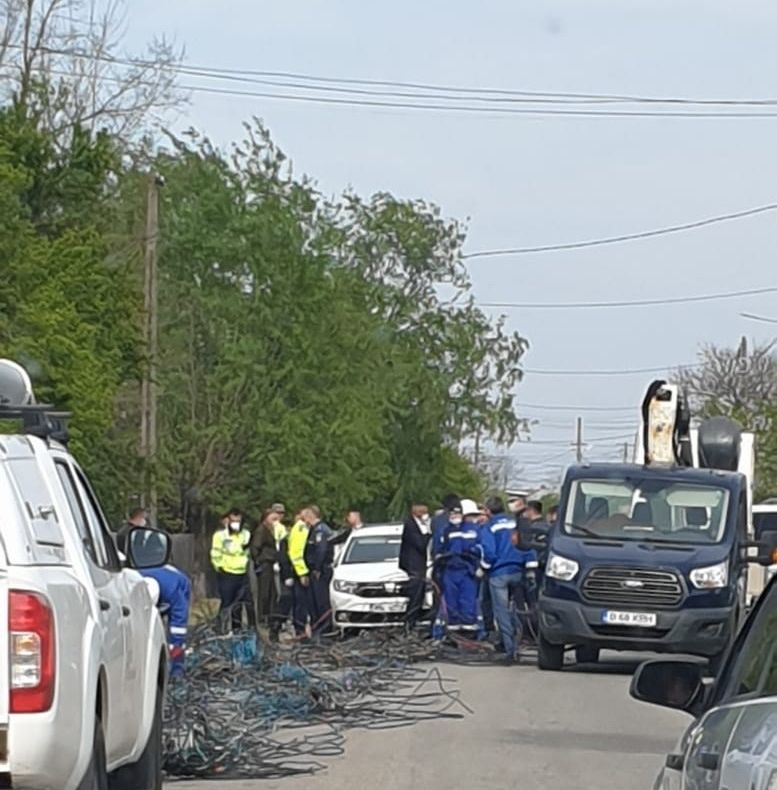 Acțiune de amploare în Dâmbovița, la hoții de curent. Sute de cabluri debranșate si confiscate, la Mogoșani