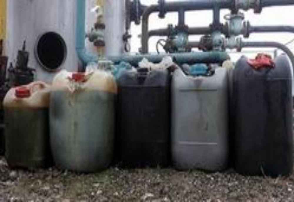 Doi agenți de poliție, din Dâmbovița, condamnați definitiv, într-un dosar de sustragere de produse petroliere