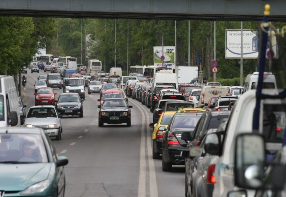 Aglomerație, din nou, pe Valea Prahovei. Trafic infernal. Poliția recomandă rute ocolitoare, prin județul Dâmbovița
