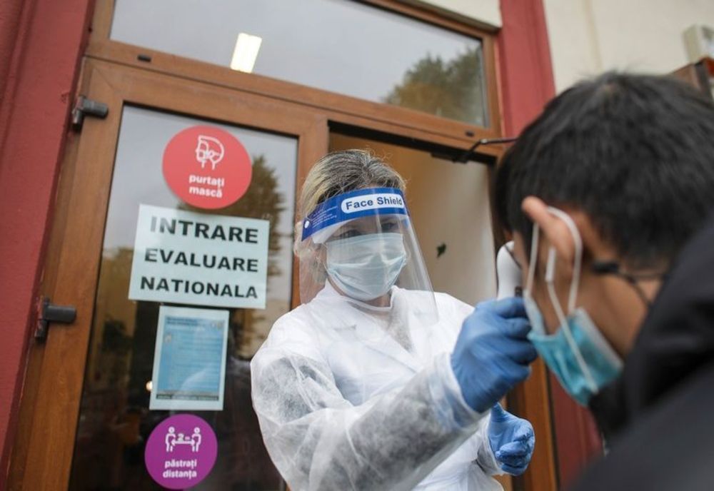 Elevilor nu li se va mai măsura temperatura la şcoală. Părinţii vor face triajul epidemiologic acasă