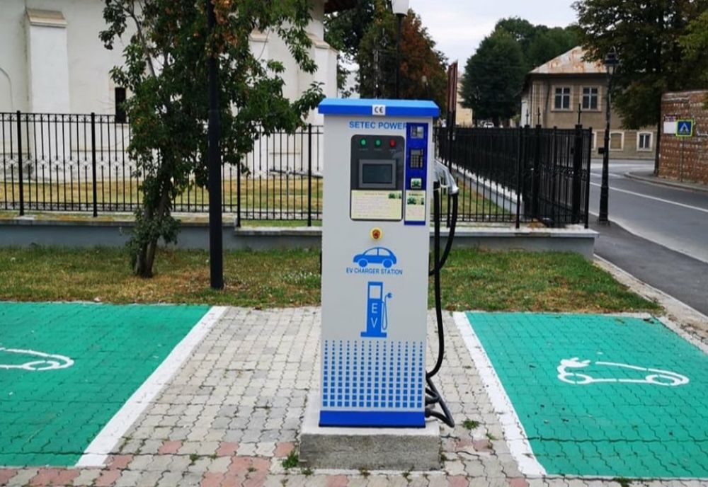 Patru stații electrice de reîncărcare pentru vehicule electrice şi electrice hibrid, funcționale în Târgoviște