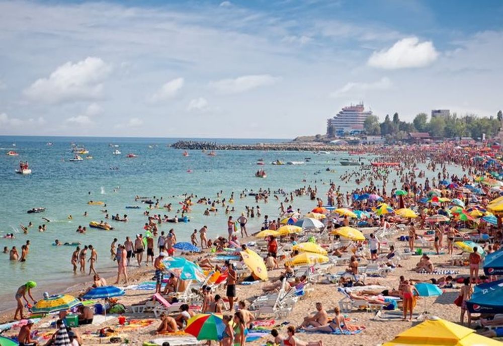 Tânăr din Dâmbovița, diagnosticat cu COVID-19, după ce a revenit de la Costineşti