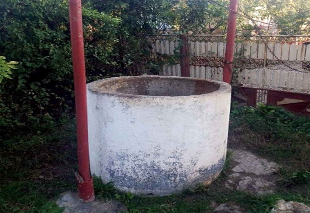 Pompierii au salvat un bărbat din Dâmbovița căzut într-o fântână