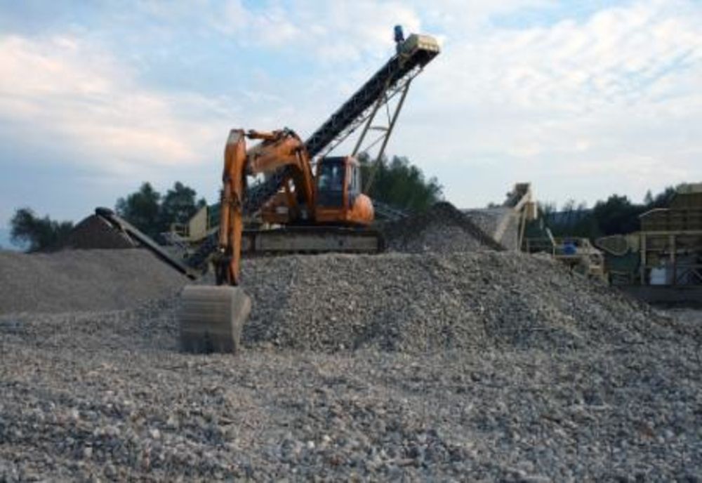Dosar penal pentru o firmă din Dămbovița care executa activități miniere fără permis