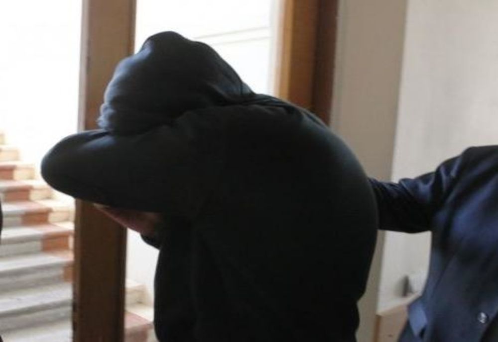 Doi bărbați din Dâmbovița, reținuți de polițiști după ce au agresat două persoane