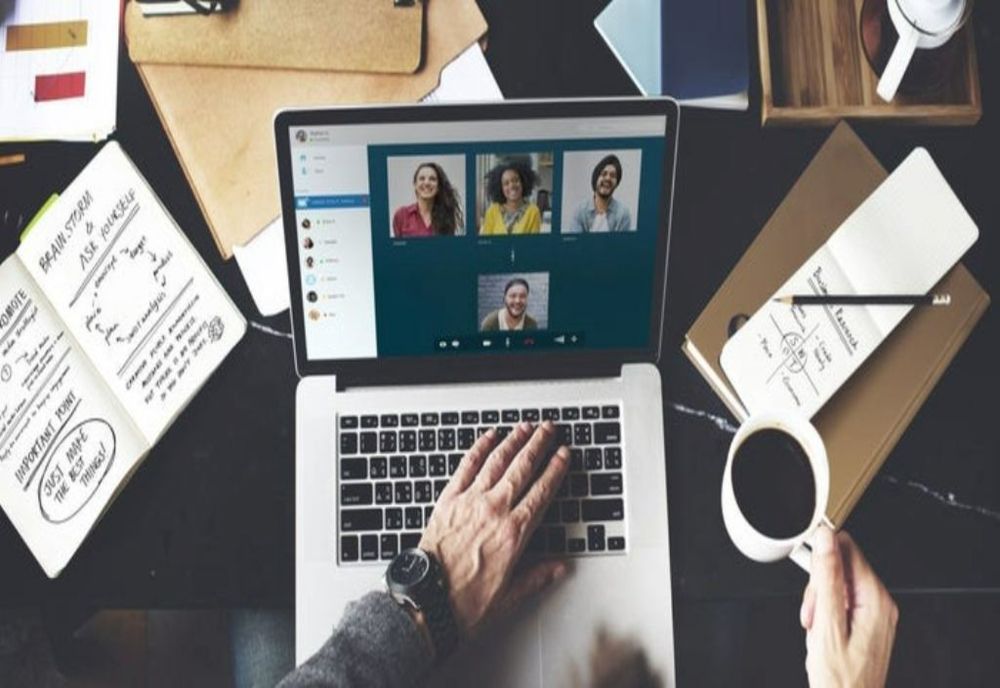 Un profesor din Dâmbovița a lipsit de la toate cursurile on-line cu elevii săi