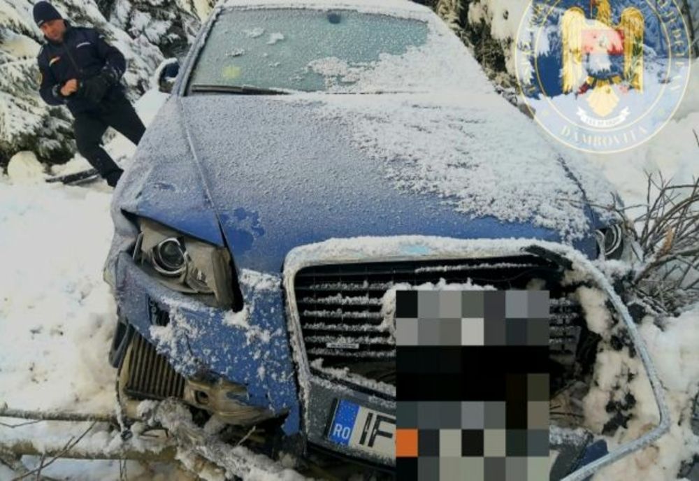 Jandarmii din Dâmbovița au găsit o maşină abandonată într-o râpă, în Bucegi