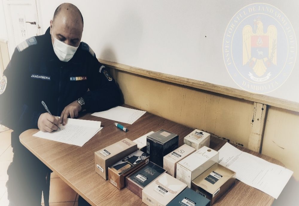 Jandarmii din Dâmbovița au depistat o persoană care aborda cetățenii pentru a le oferi spre vânzare produse contrafăcute