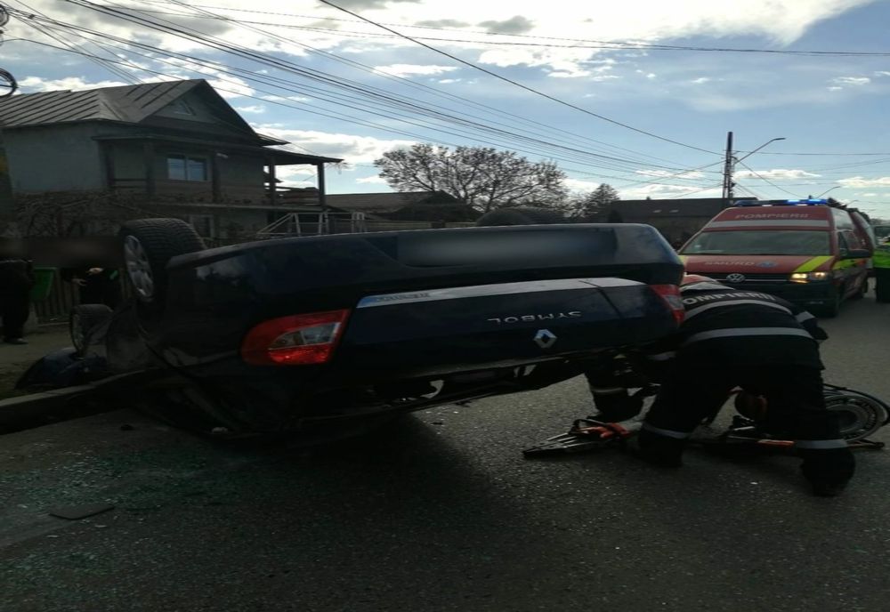 Accident rutier în Găești. O persoană a rămas încarcerată