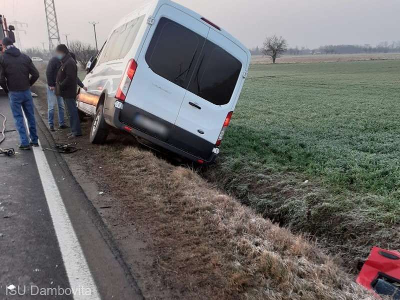 Impact devastator între trei autoturisme pe DN71 București-Târgoviște. Traficul este întrerupt