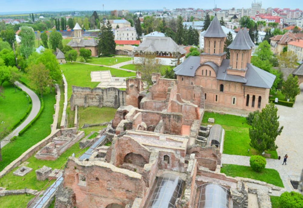 Vizitarea muzeelor din Dâmbovița, gratuită în Duminica Floriilor pentru cei cu nume de flori