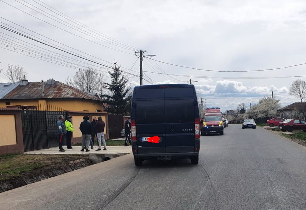 Tânără acroșată și accidentată la Vișina, după ce a traversat prin loc nepermis
