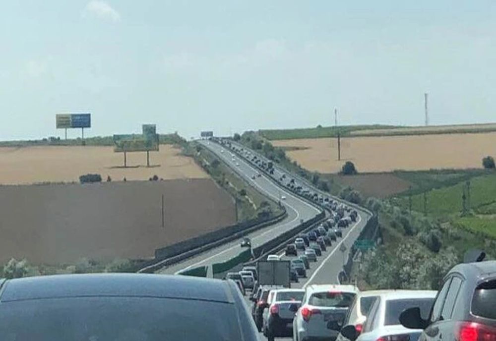 Valori intense de trafic pe pe Autostrada A2 Bucureşti - Constanţa, pe sensul către litoral. Circulație deviată în județul Ilfov