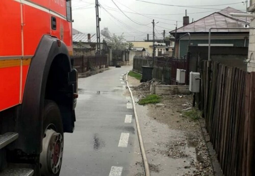 Dâmbovița: Gospodărie sub ape! Intervenție în forță a pompierilor militari 