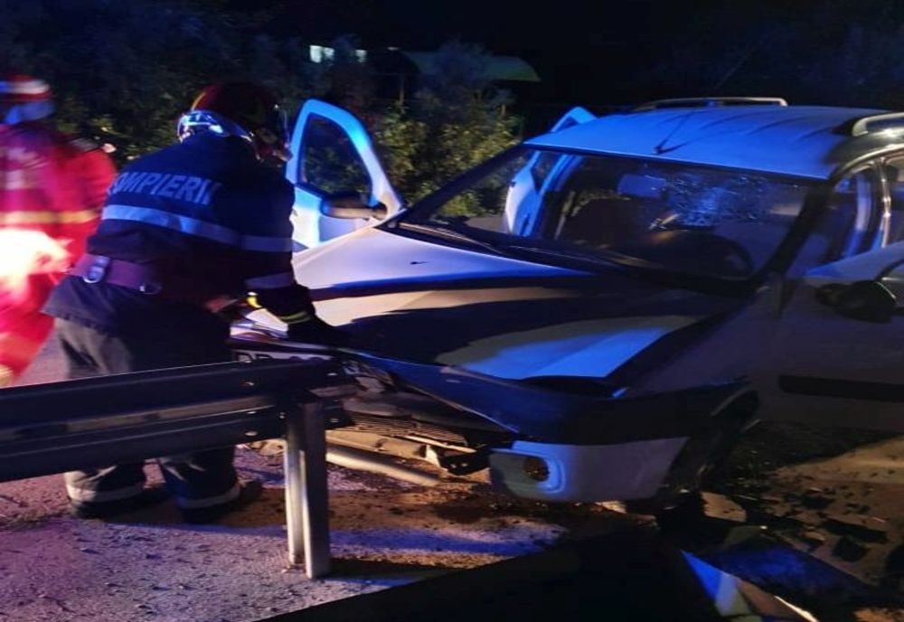 Un autoturism a intrat într-un cap de pod într-o comună de pe Valea Dâmboviței