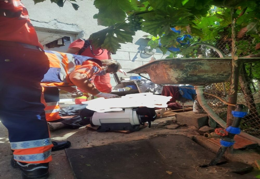 Dâmbovița. Bărbat găsit spânzurat în podul casei