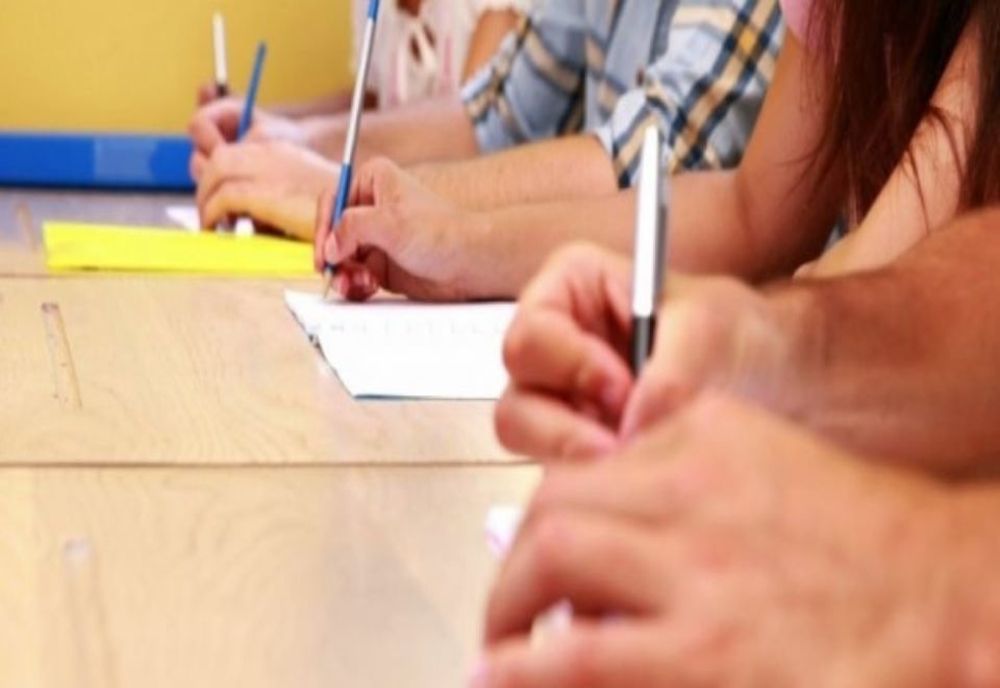 Noi reguli în școli, din septembrie: masca obligatorie doar în spații închise, restricții suplimentare pentru elevii și angajații nevaccinați 