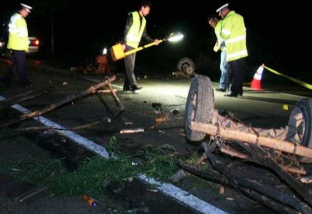 Dâmbovița: Coliziune între un autoturism și o căruță. Mai multe persoane au fost rănite