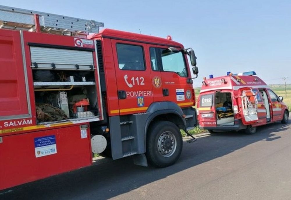 Coliziune violentă între trei autoutilitare în Dâmbovița. Două persoane au fost rănite