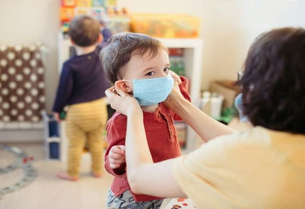 Veste bună pentru părinți: Creșele nu se închid! Se suspendă activitatea în școli, grădinițe și after school-uri începând de luni