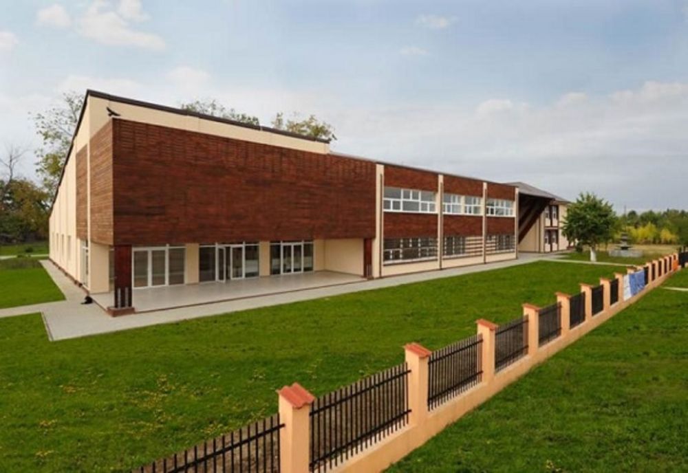 Liceu din Dâmbovița închis din cauza epidemiei de Covid! 