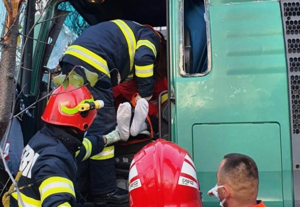 Două camioane s-au lovit frontal pe DN 72 Ploiești-Târgoviște