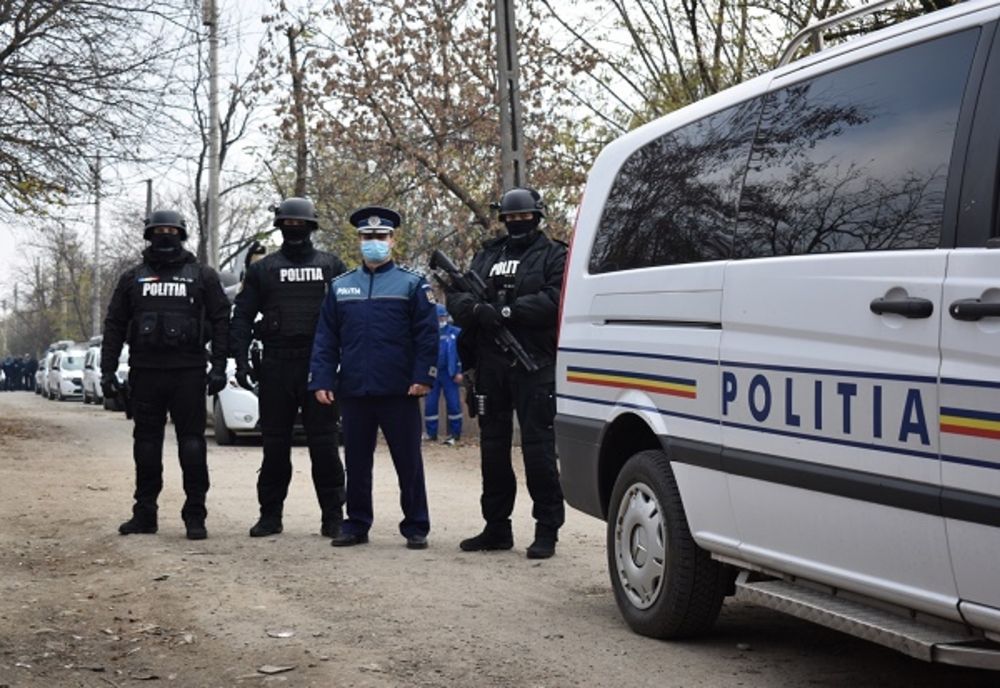 Mascații au descins la hoții de curent dintr-o comună dâmbovițeană