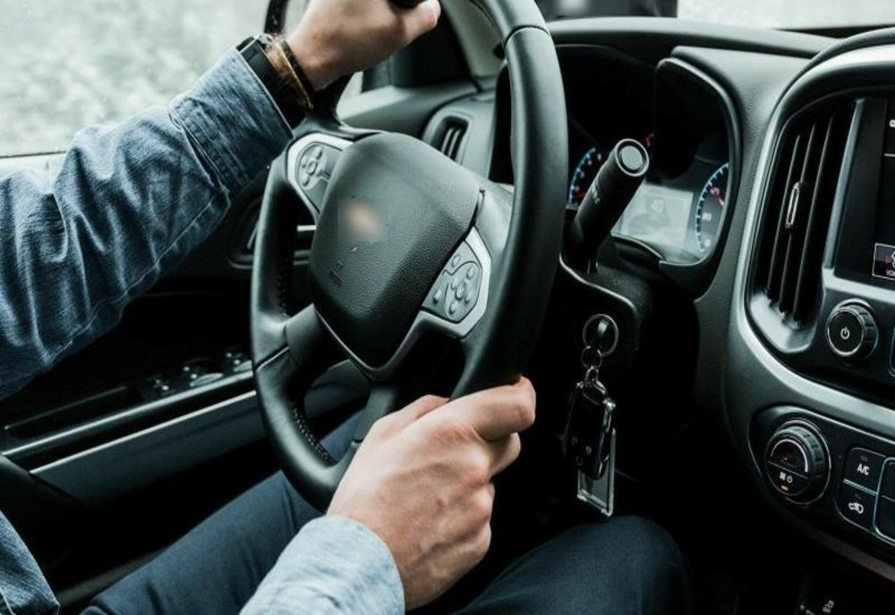 Lege nouă: Cursuri de conducere defensivă și de prim ajutor, pentru obținerea permisului