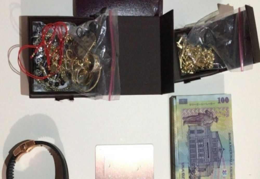 Percheziţii la persoane bănuite de trafic de persoane şi proxenetism