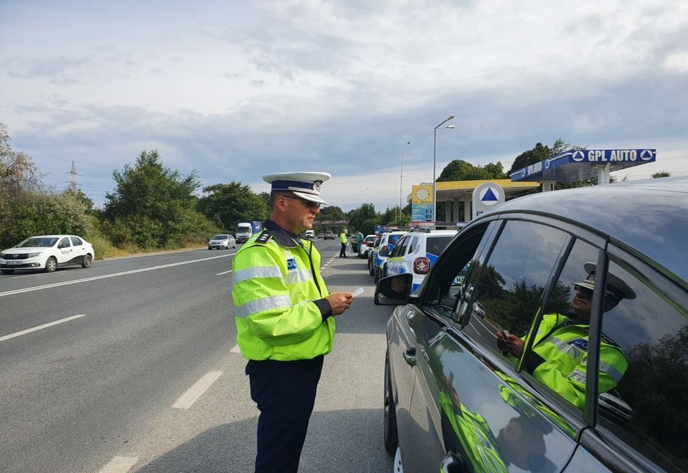 Razie a poliţiştilor din Dâmboviţa. Sute de amenzi şi zeci de permise reţinute