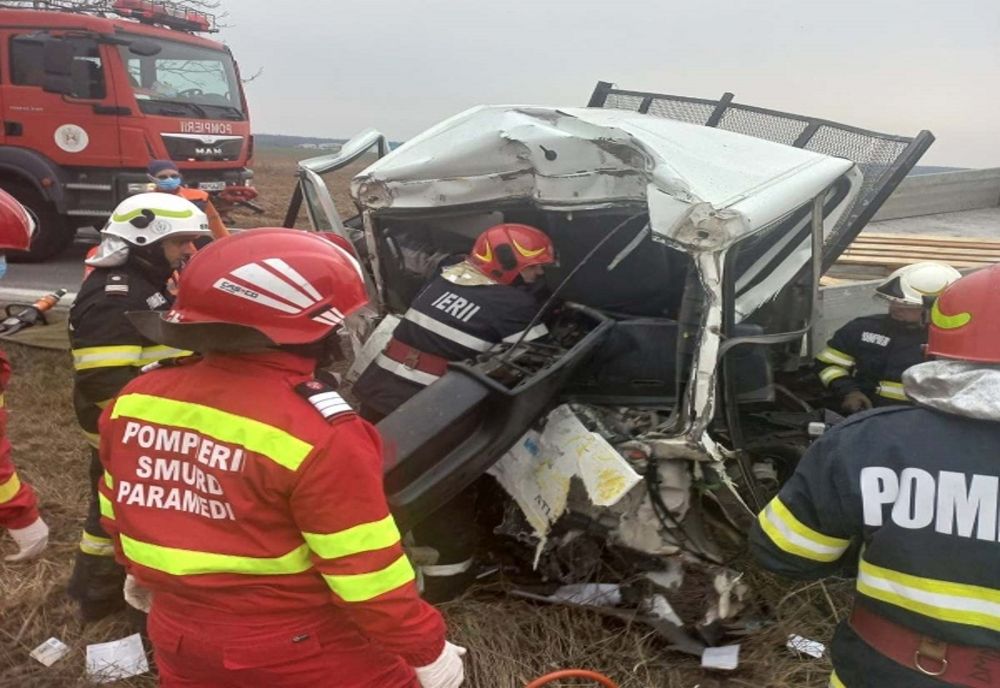 Accident violent în Dâmbovița! Un bărbat a rămas încarcerat