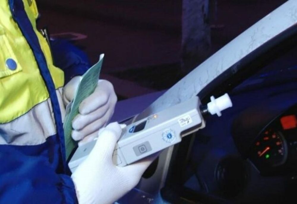 Bărbaţi prinşi sub influenţa alcoolului pe şoselele din Dâmboviţa