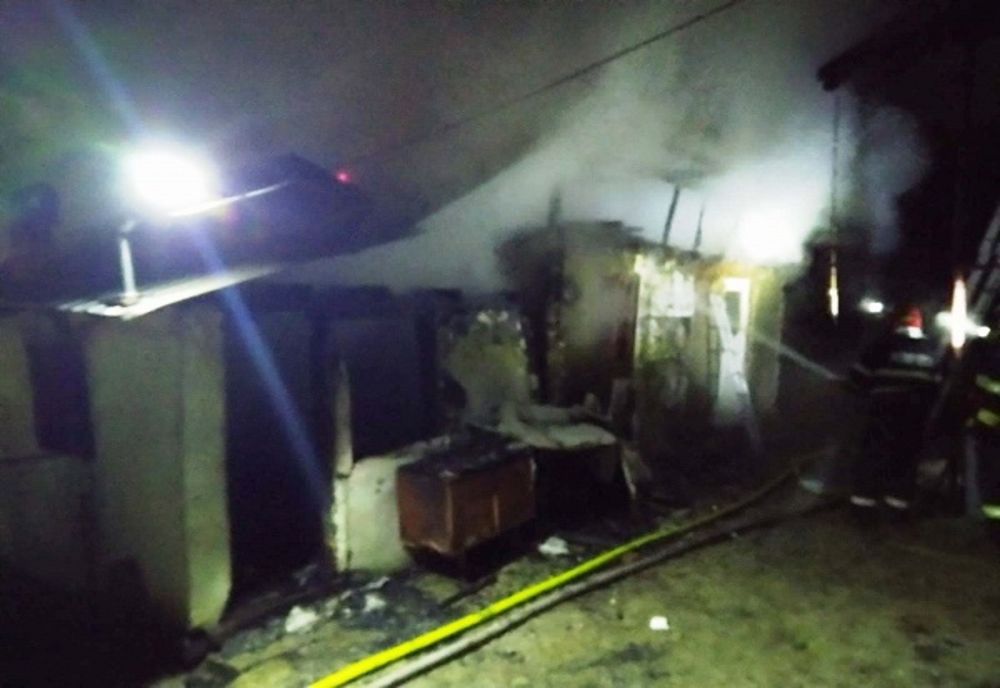 Dâmbovița. Femeie găsită carbonizată în urma unui incendiu puternic la o anexă gospodărească