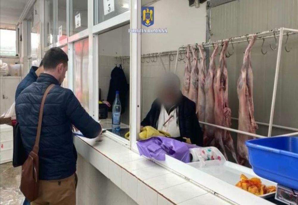 Razie a Poliţiei Economice în Dâmboviţa. Au fost retrase 106 kilograme de pastramă