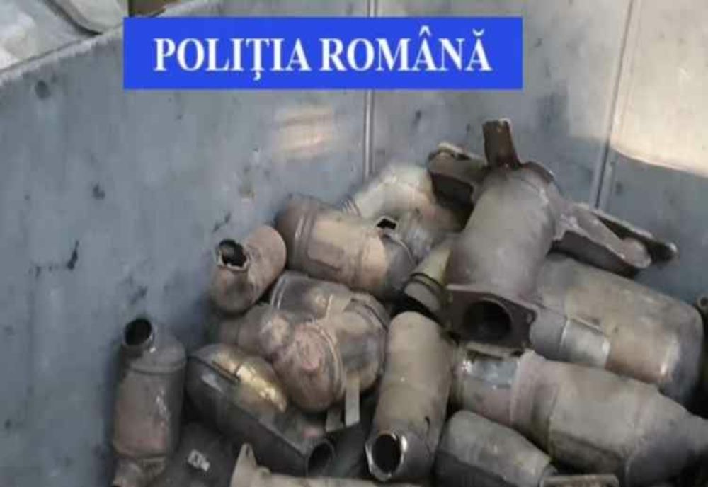 Dâmboviţa. Doi bărbaţi au fost arestați, după ce au au furat catalizatoare auto