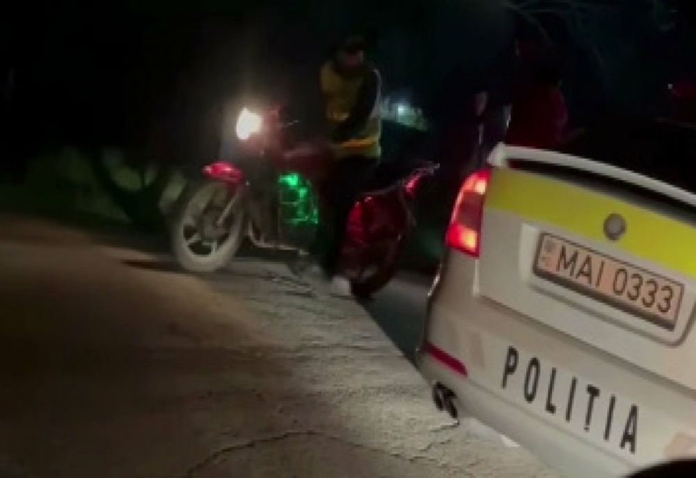 Dâmboviţa. Un bărbat beat s-a autoaccidentat după ce s-a dezechilibrat şi a căzut cu motociclul