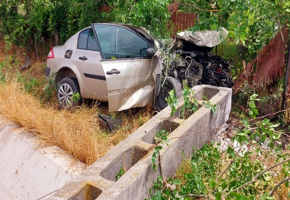 Accident violent în Dâmboviţa. O femeie şi un copil răniţi grav. A fost solicitat elicopterul SMURD 